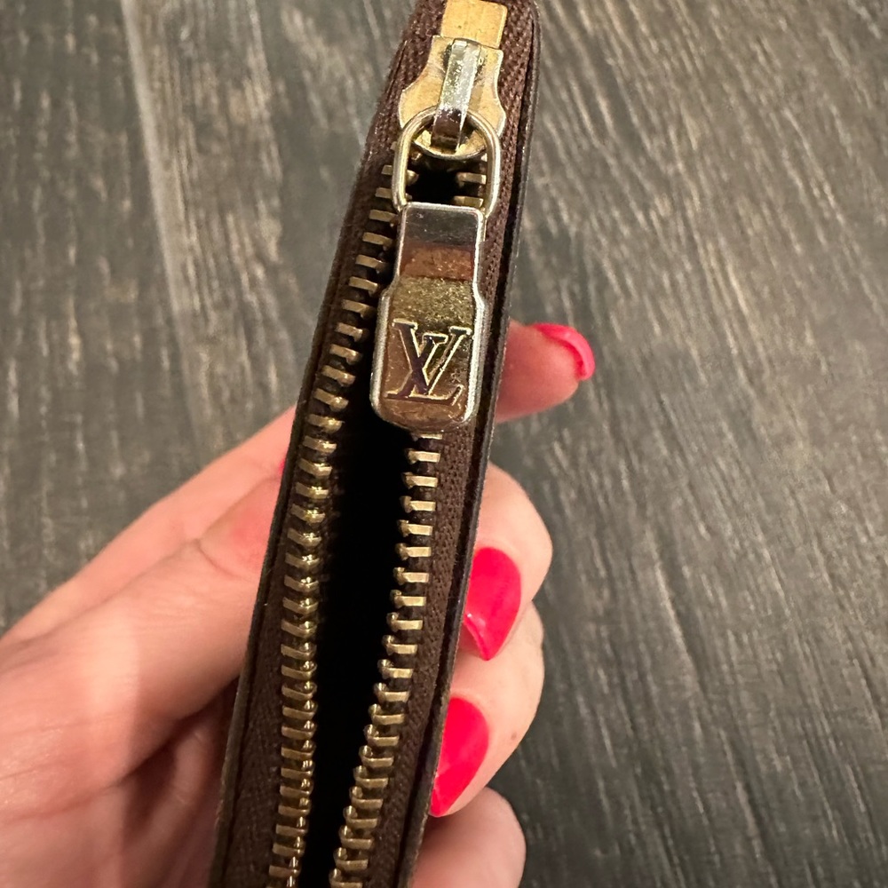 Louis Vuitton key pouch - Picture 2 of 4
